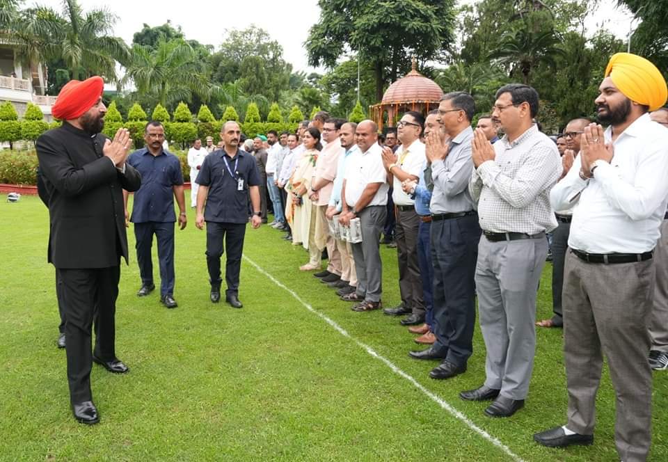 राज्यपाल गुरमीत सिंह ने आत्मा के स्वर पुस्तक के दूसरे खंड का किया विमोचन