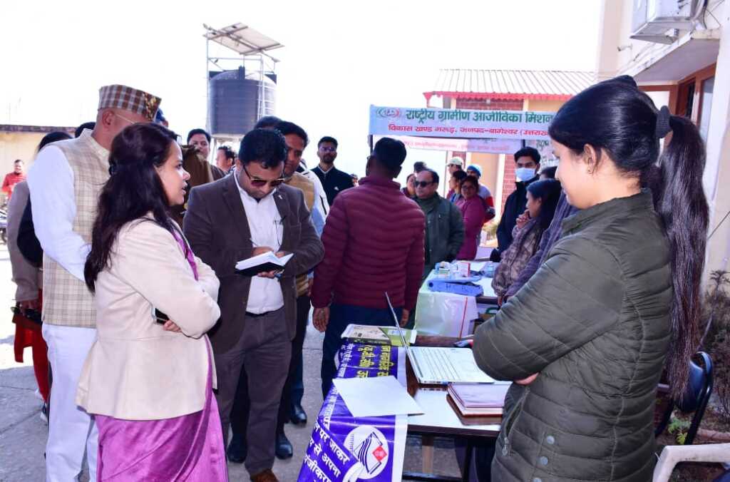 डीएम आकांक्षा कोंडे के नेतृत्व में बहुउद्देशीय कैम्प का शुभारंभ, ग्रामीणों को मिला त्वरित समाधान